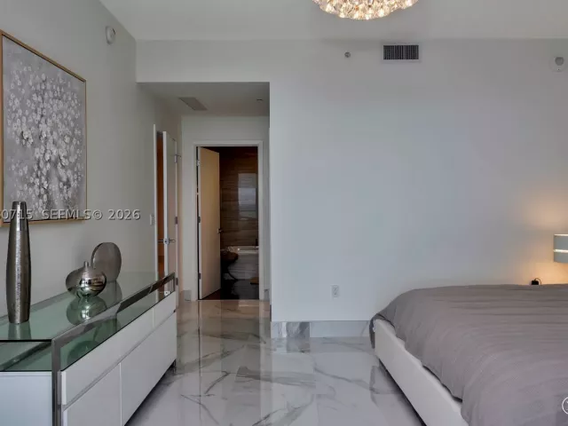 1-bedroom condo for rent in Fort Lauderdale - 2200 N Ocean Blvd S605 - MondialRealty