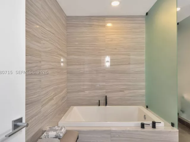 1-bedroom condo for rent in Fort Lauderdale - 2200 N Ocean Blvd S605 - MondialRealty