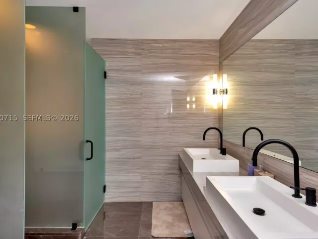 1-bedroom condo for rent in Fort Lauderdale - 2200 N Ocean Blvd S605 - MondialRealty