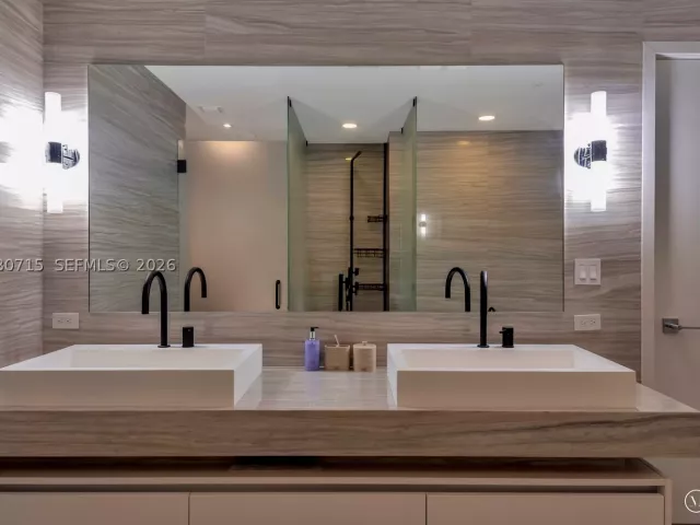 1-bedroom condo for rent in Fort Lauderdale - 2200 N Ocean Blvd S605 - MondialRealty