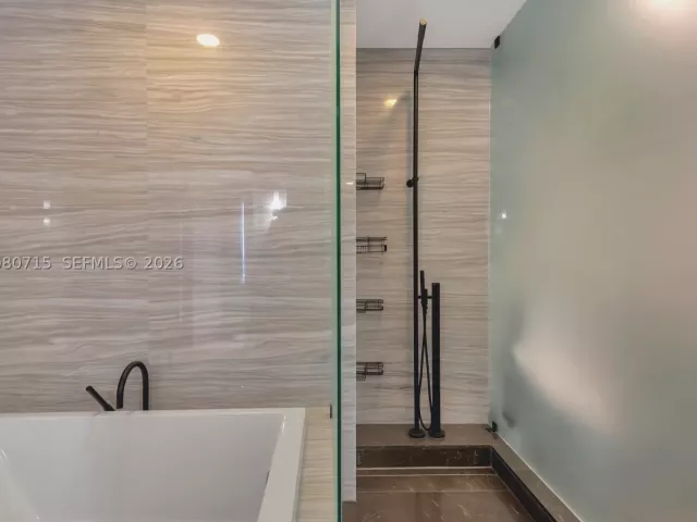 1-bedroom condo for rent in Fort Lauderdale - 2200 N Ocean Blvd S605 - MondialRealty