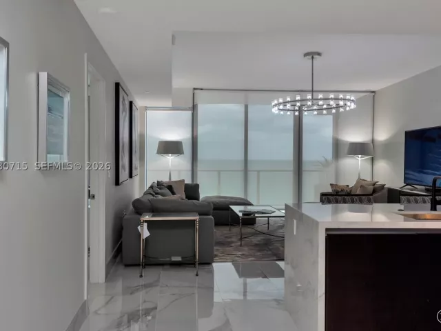 1-bedroom condo for rent in Fort Lauderdale - 2200 N Ocean Blvd S605 - MondialRealty