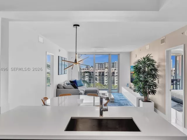 3-bedroom condo for sale in Sunny Isles Beach - 300 Sunny Isles Blvd 4-805 - MondialRealty