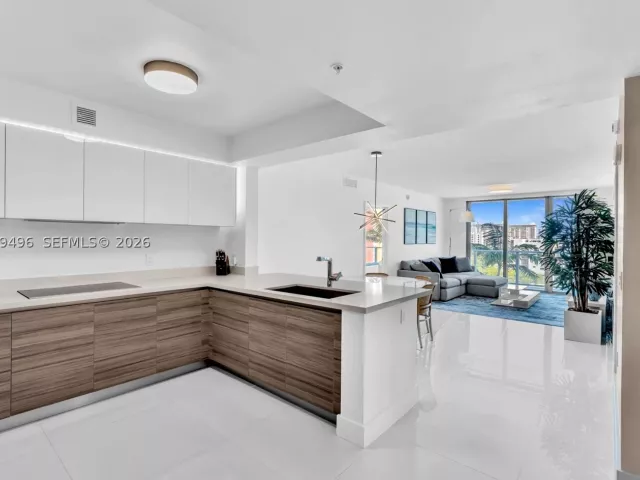 3-bedroom condo for sale in Sunny Isles Beach - 300 Sunny Isles Blvd 4-805 - MondialRealty