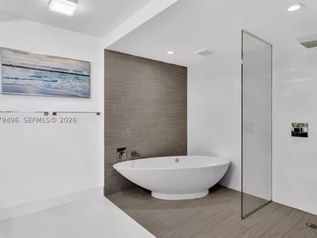 3-bedroom condo for sale in Sunny Isles Beach - 300 Sunny Isles Blvd 4-805 - MondialRealty