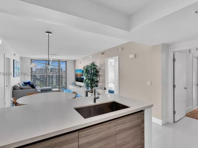 3-bedroom condo for sale in Sunny Isles Beach - 300 Sunny Isles Blvd 4-805 - MondialRealty