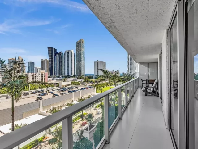 3-bedroom condo for sale in Sunny Isles Beach - 300 Sunny Isles Blvd 4-805 - MondialRealty