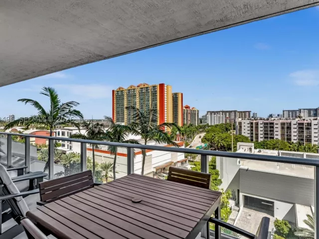 3-bedroom condo for sale in Sunny Isles Beach - 300 Sunny Isles Blvd 4-805 - MondialRealty