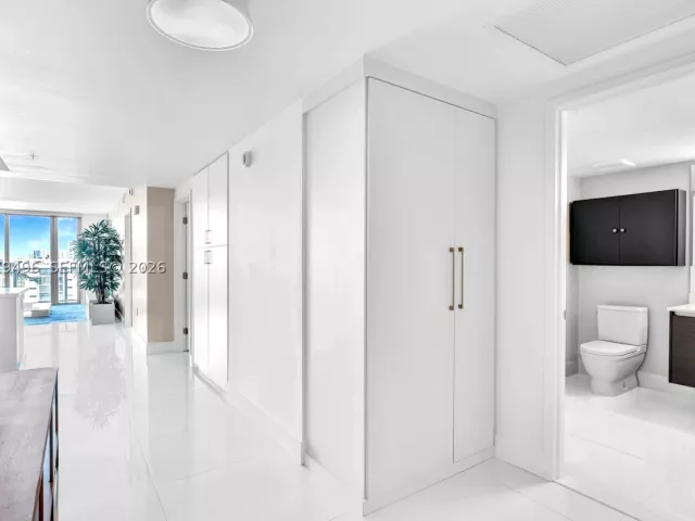 3-bedroom condo for sale in Sunny Isles Beach - 300 Sunny Isles Blvd 4-805 - MondialRealty