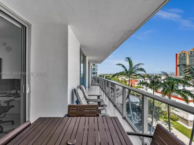 3-bedroom condo for sale in Sunny Isles Beach - 300 Sunny Isles Blvd 4-805 - MondialRealty