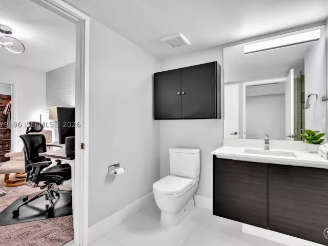 3-bedroom condo for sale in Sunny Isles Beach - 300 Sunny Isles Blvd 4-805 - MondialRealty