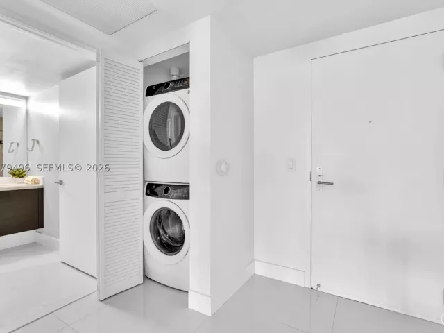 3-bedroom condo for sale in Sunny Isles Beach - 300 Sunny Isles Blvd 4-805 - MondialRealty