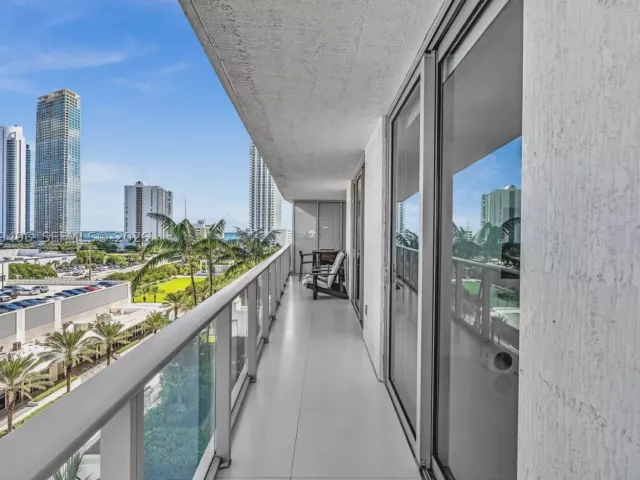 3-bedroom condo for sale in Sunny Isles Beach - 300 Sunny Isles Blvd 4-805 - MondialRealty