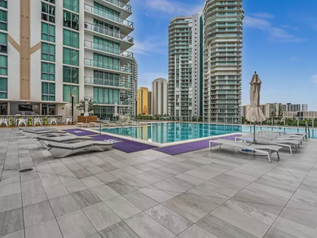 3-bedroom condo for sale in Sunny Isles Beach - 300 Sunny Isles Blvd 4-805 - MondialRealty