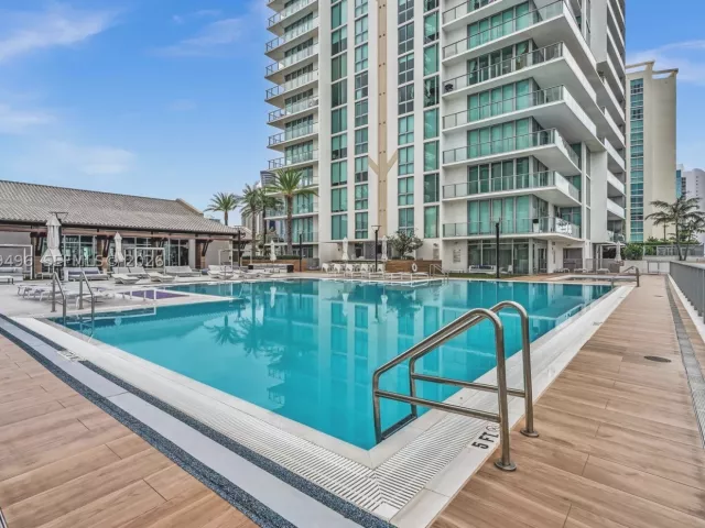 3-bedroom condo for sale in Sunny Isles Beach - 300 Sunny Isles Blvd 4-805 - MondialRealty