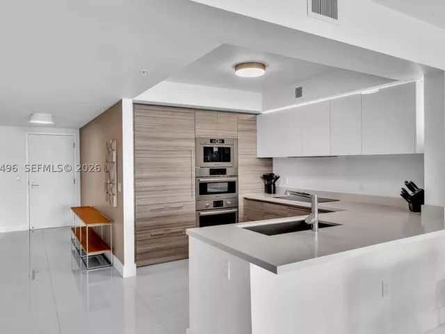 3-bedroom condo for sale in Sunny Isles Beach - 300 Sunny Isles Blvd 4-805 - MondialRealty