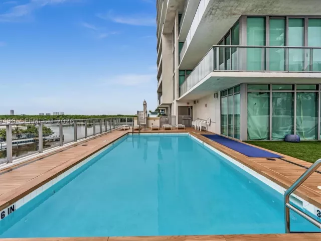 3-bedroom condo for sale in Sunny Isles Beach - 300 Sunny Isles Blvd 4-805 - MondialRealty