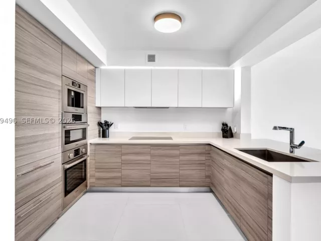 3-bedroom condo for sale in Sunny Isles Beach - 300 Sunny Isles Blvd 4-805 - MondialRealty