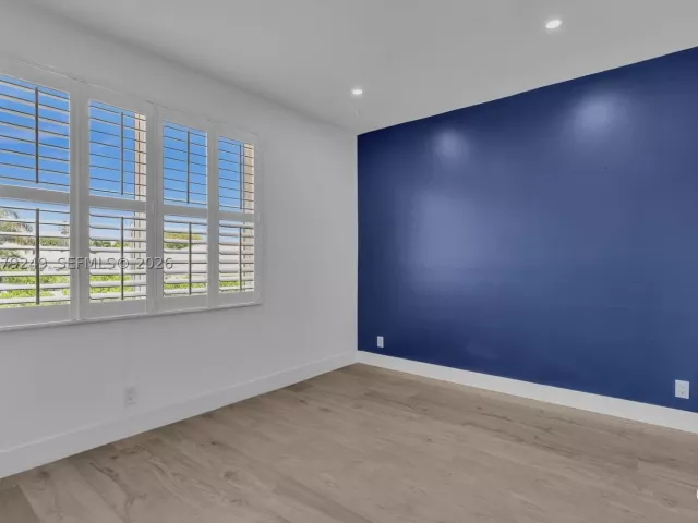 5-bedroom home for sale in Hollywood - 3433 SW 52nd ct - MondialRealty