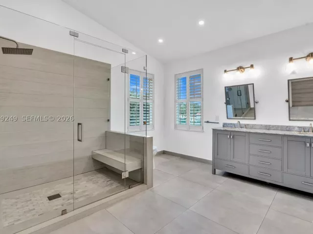 5-bedroom home for sale in Hollywood - 3433 SW 52nd ct - MondialRealty