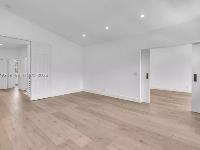 5-bedroom home for sale in Hollywood - 3433 SW 52nd ct - MondialRealty