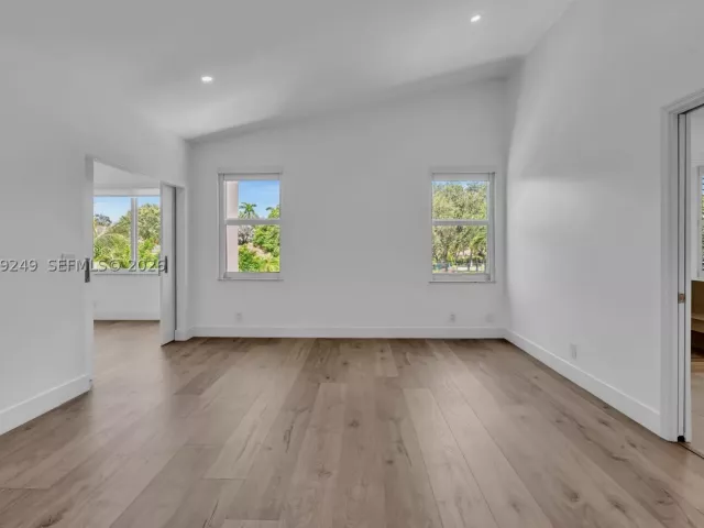 5-bedroom home for sale in Hollywood - 3433 SW 52nd ct - MondialRealty
