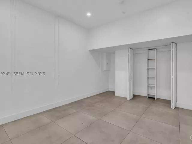 5-bedroom home for sale in Hollywood - 3433 SW 52nd ct - MondialRealty