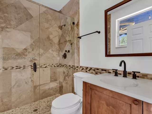 5-bedroom home for sale in Hollywood - 3433 SW 52nd ct - MondialRealty
