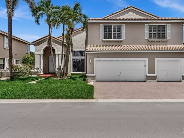 5-bedroom home for sale in Hollywood - 3433 SW 52nd ct - MondialRealty