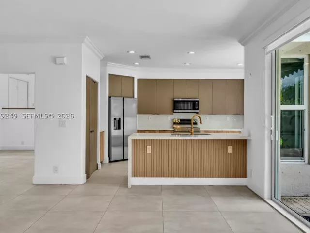 5-bedroom home for sale in Hollywood - 3433 SW 52nd ct - MondialRealty