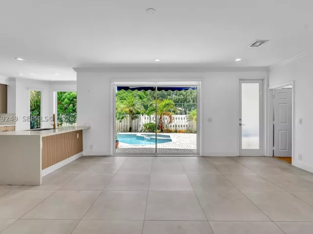 5-bedroom home for sale in Hollywood - 3433 SW 52nd ct - MondialRealty