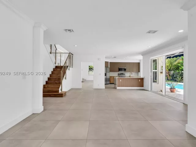 5-bedroom home for sale in Hollywood - 3433 SW 52nd ct - MondialRealty