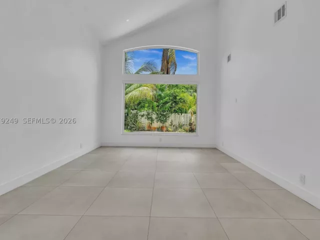 5-bedroom home for sale in Hollywood - 3433 SW 52nd ct - MondialRealty