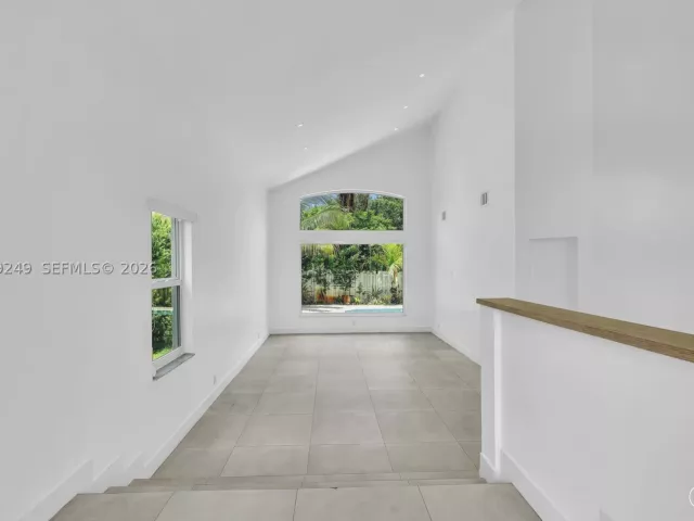 5-bedroom home for sale in Hollywood - 3433 SW 52nd ct - MondialRealty