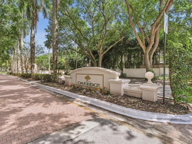 5-bedroom home for sale in Hollywood - 3433 SW 52nd ct - MondialRealty