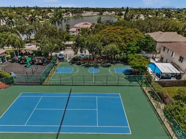 5-bedroom home for sale in Hollywood - 3433 SW 52nd ct - MondialRealty