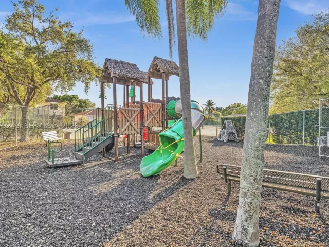5-bedroom home for sale in Hollywood - 3433 SW 52nd ct - MondialRealty