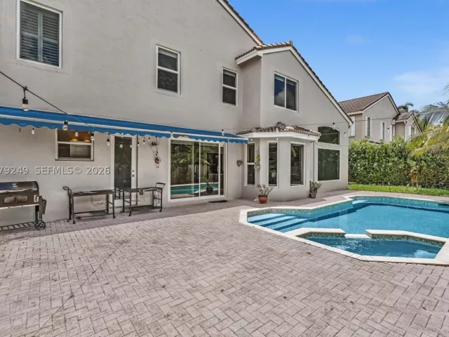 5-bedroom home for sale in Hollywood - 3433 SW 52nd ct - MondialRealty