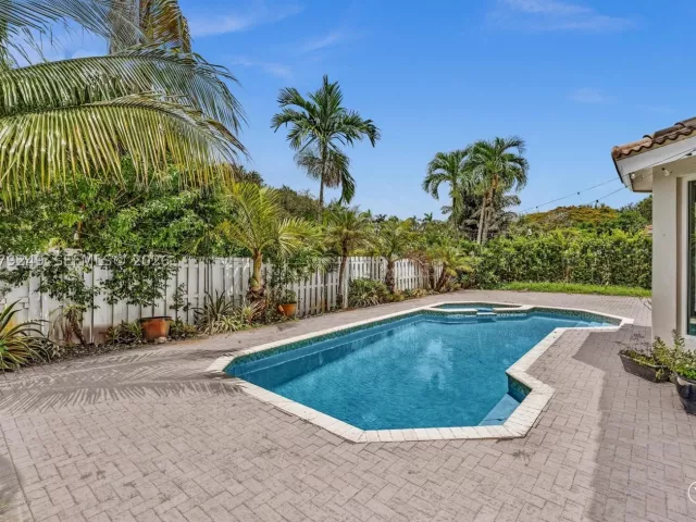 5-bedroom home for sale in Hollywood - 3433 SW 52nd ct - MondialRealty