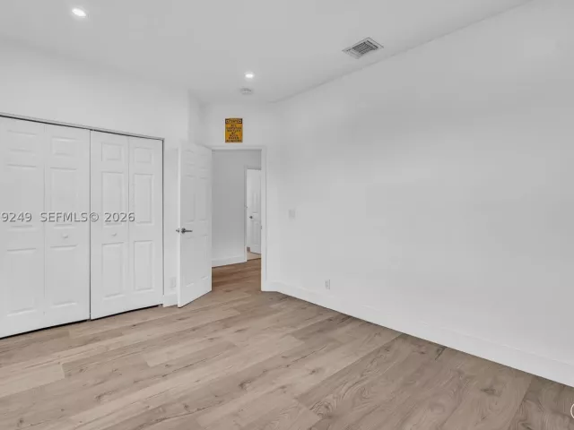 5-bedroom home for sale in Hollywood - 3433 SW 52nd ct - MondialRealty