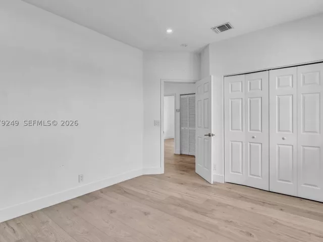 5-bedroom home for sale in Hollywood - 3433 SW 52nd ct - MondialRealty