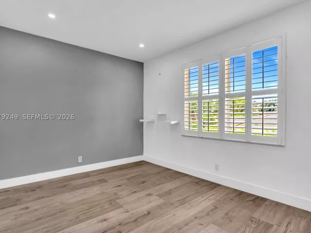 5-bedroom home for sale in Hollywood - 3433 SW 52nd ct - MondialRealty