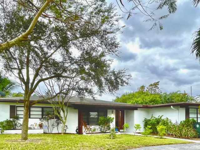 4-bedroom home for rent in Boca Raton - 336 NE 28th Terrace - MondialRealty