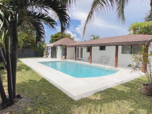 4-bedroom home for rent in Boca Raton - 336 NE 28th Terrace - MondialRealty