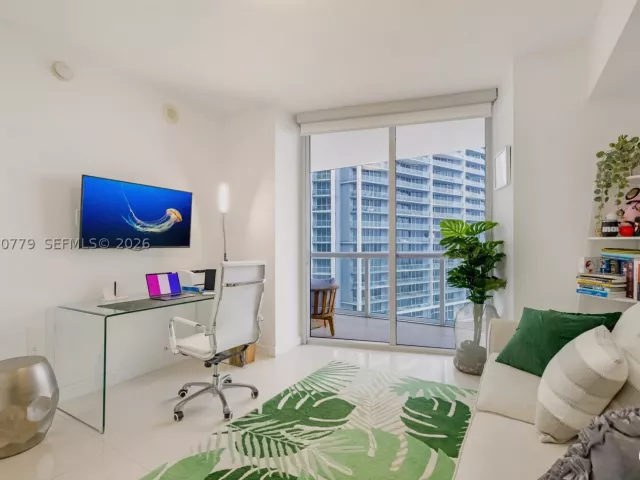 2-bedroom condo for sale in Miami - 495 Brickell Ave 4704 - MondialRealty