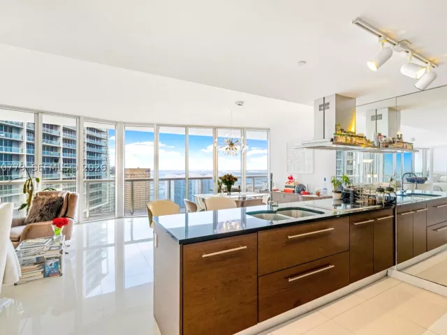 2-bedroom condo for sale in Miami - 495 Brickell Ave 4704 - MondialRealty