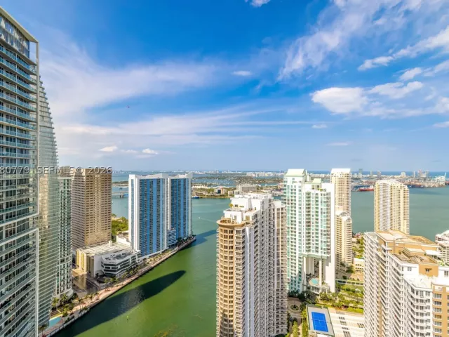 2-bedroom condo for sale in Miami - 495 Brickell Ave 4704 - MondialRealty