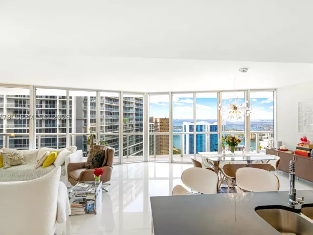2-bedroom condo for sale in Miami - 495 Brickell Ave 4704 - MondialRealty
