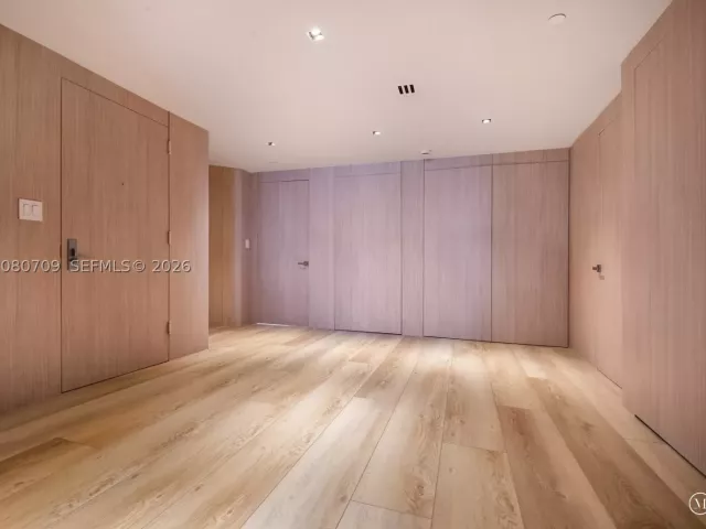 5-bedroom condo for rent in Miami - 465 Brickell Ave PH5701 - MondialRealty