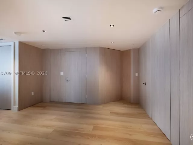 5-bedroom condo for rent in Miami - 465 Brickell Ave PH5701 - MondialRealty